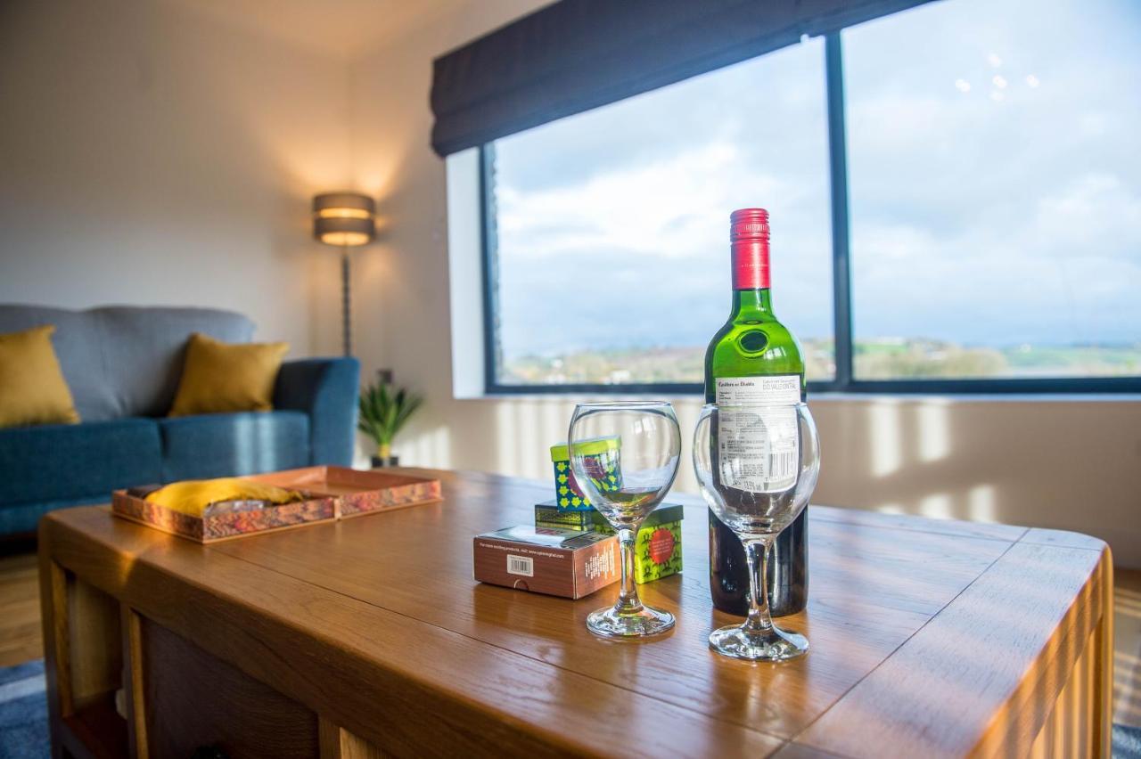 York Lodge- Spacious 3 Bed Bungalow With Wonderful Estuary Views ローアーン エクステリア 写真
